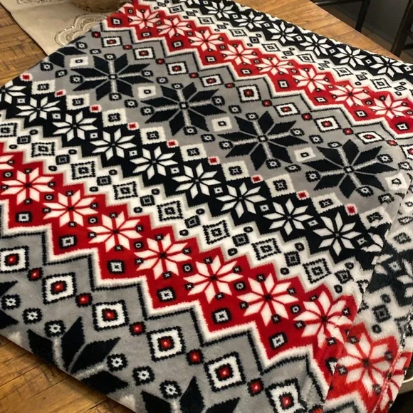 RESERVED 🤠Elle Home Blanket - Picture 3 of 5